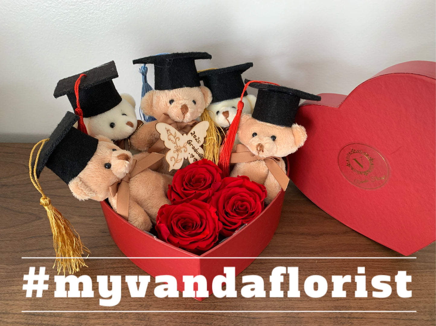 Deluxe Graduation bears with roses Gift box
