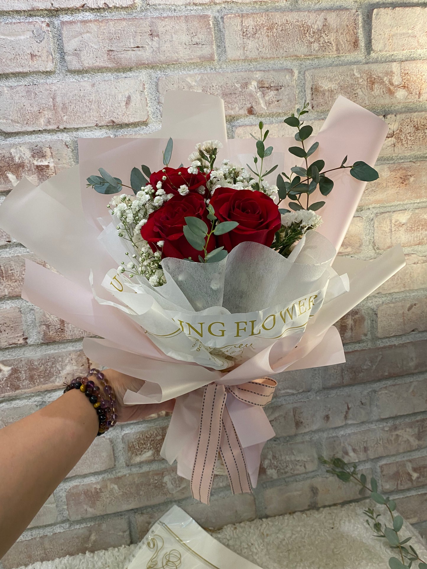 BQ011 (3 Roses or more)