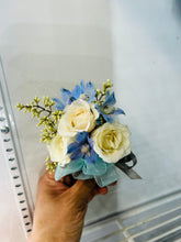 Load image into Gallery viewer, Groom Boutonnières
