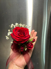 Load image into Gallery viewer, Groom Boutonnières
