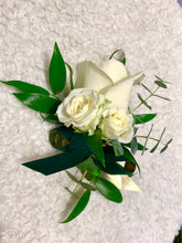 Load image into Gallery viewer, Groom Boutonnières
