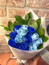Load image into Gallery viewer, Mixed Blue/Sky Blue Roses
